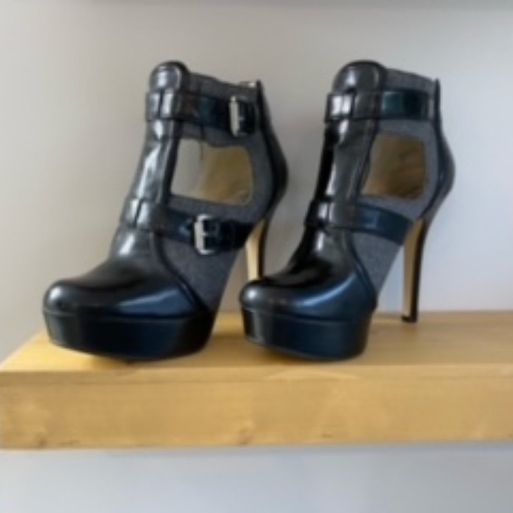 Michael Kors 8.5M black/grey ankle boots, heels - Picture 6 of 6